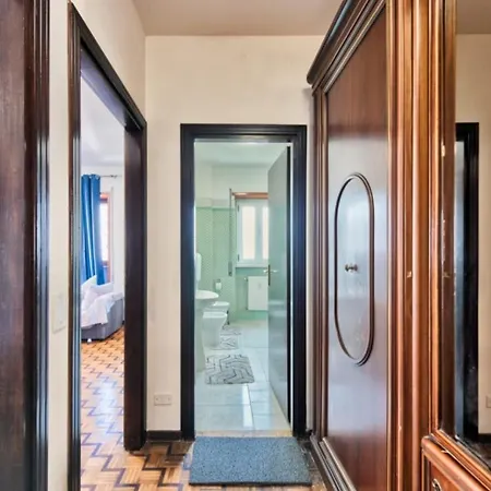 Easy Downtown Pensión *