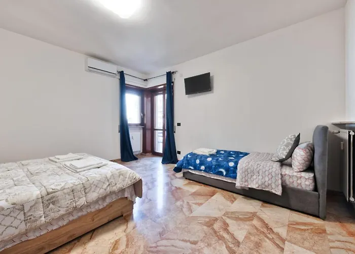 Easy Downtown Guest house